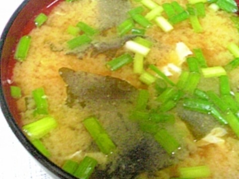 小ねぎたっぷりわかめの味噌汁